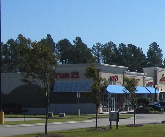 shops and restaurants at Leland NC